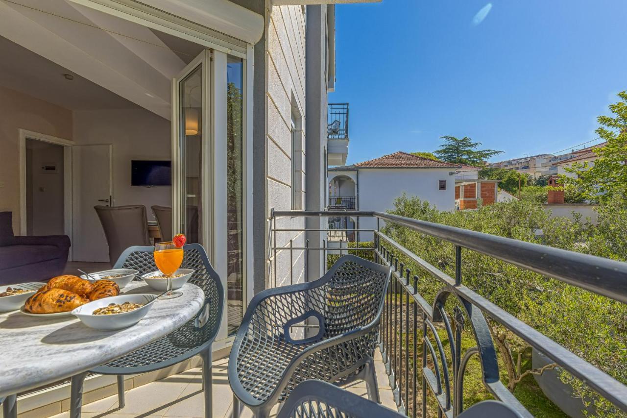 Island Resort Mihaela - Happy Rentals Trogir Exterior foto